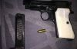 Şüpheli şahıslar üzerinde tabanca ele geçirildi