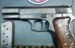 Şüpheli şahıslardan silah ele geçirildi