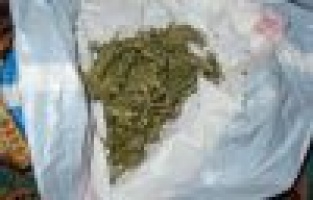 Şüpheli şahıslardan uyuşturucu çıktı: 5 gözaltı