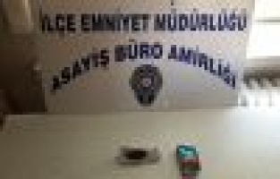 Şüpheli şahısların üzerinden uyuşturucu çıktı
