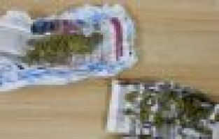 Şüpheli şahısların üzerinden uyuşturucu çıktı 