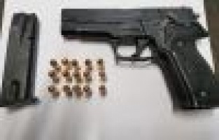  Şüpheli sürücünün üzerinden tabanca ele geçirildi