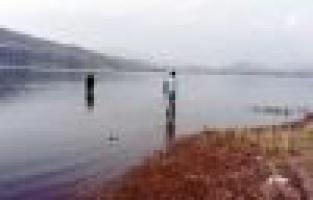 2 genç girdikleri gölde kayboldu 