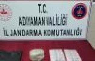 Suriyelinin aracından satışa hazır  uyuşturucu çıktı