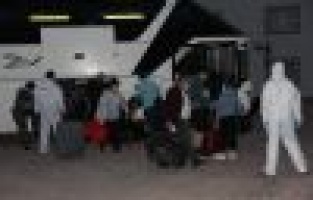 Suudi Arabistan ve Cezayir’den gelen Türk vatandaşları yurda yerleştirildi