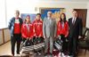 Tarımspor’un Şampiyonları Vali Demirtaş’ı Ziyaret Etti