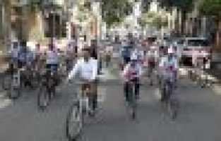 TBMM Başkan Vekili Aydın kuran kursu öğrencileriyle birlikte pedal çevirdi