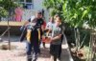 Temizlediği balkondan düşerek yaralandı