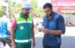 Temizlik işçisi bulduğu parayı sahibine teslim etti