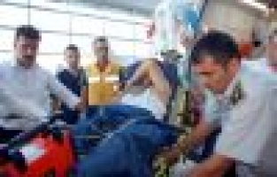 TERÖRİSTLER JANDARMAYLA ÇATIŞIYOR: 1 ASKER ŞEHİT, 2 ASKER YARALI     -