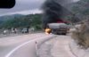 Tır Alev Alev Yandı