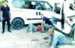 Tır ile çarpışan araç hurdaya döndü: 3 yaralı