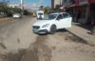 Tır ile çarpışan otomobilin sürücüsü yaralandı