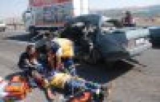 Tır Otomobili Biçti: 1 Ölü, 2 Yaralı