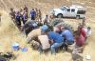 Traktör altında can pazarı: 3 yaralı