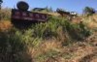 Traktör şarampole yuvarlandı