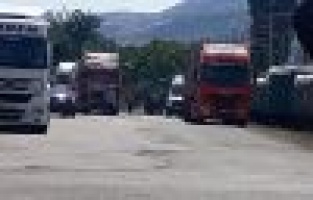 Tren vagonundan düşen işçi yaralandı