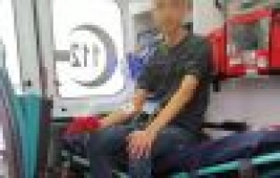 Tüfek geri tepince yüzünden yaralandı