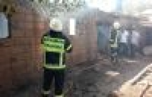 Tütün ve toprak ev yandı