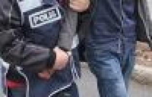 Tütünle ilgili paylaşım yaptıkları için gözaltına alındılar