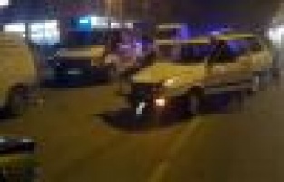 Üç Araç Çarpıştı: 2 Yaralı