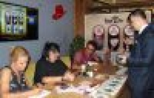 Üç yazar imza günü düzenledi