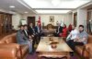 ÜNİAK Genel Başkan Yardımcısı Sedef’ten Rektör Turgut’a ziyaret