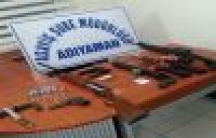 Uygulamada adeta cephane ele geçirildi9