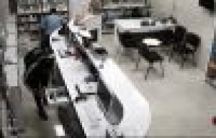 Uyuşturucu bağımlısı hırsızlar eczaneyi soydu