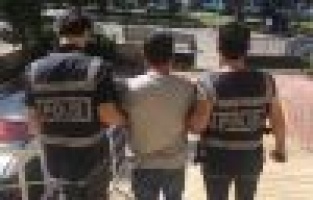 Uyuşturucu madde satan 2 kişiden 1'i, tutuklandı
