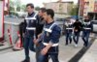 Uyuşturucu Satıcıları Yakayı Ele Verdi