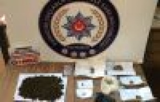 Uyuşturucuyu araziye gömmüşler