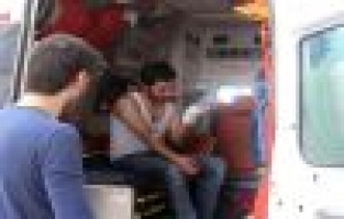 Üzerine cam düşen işçi yaralandı