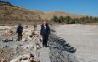 Vali Demirtaş, Beşpınar’da Yapımı Devam Eden Trapez Kanalları İnceledi