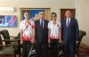 Vali Demirtaş’tan Şampiyonlara Ödül