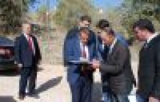 Vali Kalkancı Gerger’de köy yollarındaki çalışmaları denetledi 