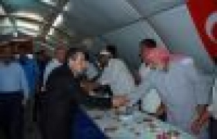 Vali Nurullah Naci Kalkancı Suriyelilerle bayramlaştı