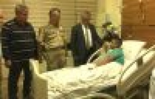 Vali Pekmez,  yaralı askeri ziyaretti 