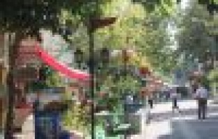 Vatandaşlar  Solmuş  Ve Yırtık Bayrakların Değişmesini İstiyor