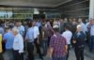 Vatandaşlar yaralı askerlere kan vermek için hastaneye akın etti 