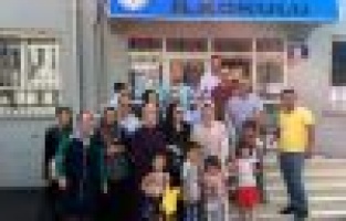 Veliler öğretmeni protesto etti