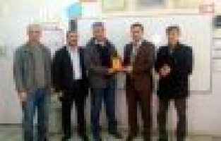 Velilerden, Öğretmene Plaket