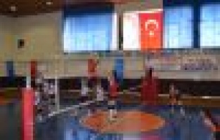 Voleybol Yarı Final Heyecanı Başladı