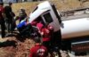 Yakıt tankeri şarampole uçtu: 1 ölü