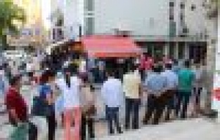 YAMAN KART KUYRUĞU UZUYOR