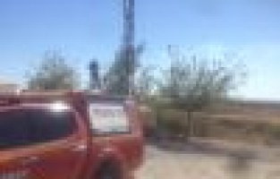 Yanan leylek yuvasını itfaiye ekipleri söndürdü 