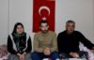 Yaralı asker baba ocağına getirildi