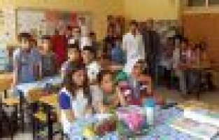 YARIMBAĞ KÖYÜNDE ÖĞRENCİLER SAĞLIK TARAMASINDAN GEÇİRİLDİ