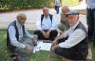 Yaşlı Vatandaşlar Çocukluk Yıllarına Döndü