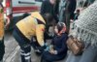 Yayaya çarpmamak için motosikleti devirdi: 1 yaralı